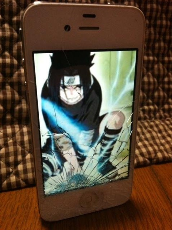  3. Sasuke đã làm gì với iPhone thân yêu của tui thế này? 