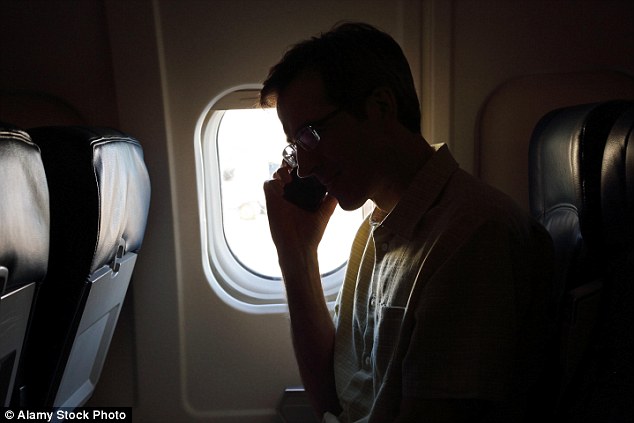  Bạn luôn được nhắc nhở phải tắt điện thoại di động khi máy bay đang trên không 