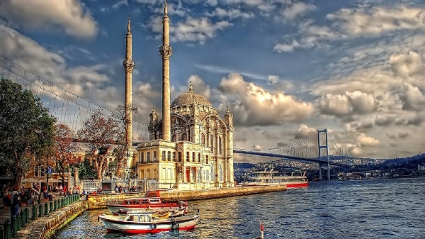  Istanbul cũng từng là thủ đô Thổ Nhĩ Kỳ cho đến khi bị thay thế vào năm 1923. 