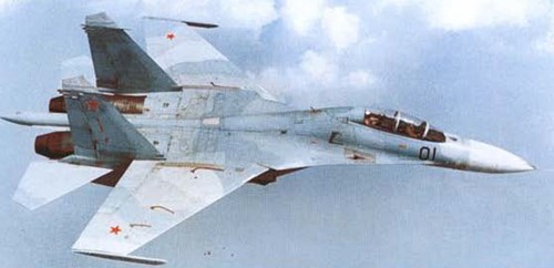  T-10U-1 đã được sơn lại và đánh mã số “01 Xanh”, lắp cánh đuôi đứng với đầu cánh vác góc như ở Su-27P. 