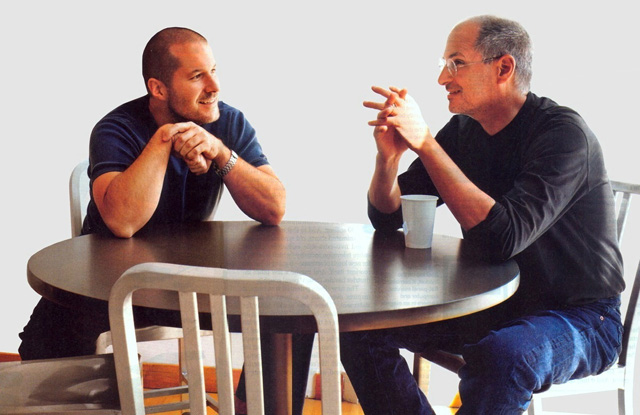  Apple vẫn có Jony Ive, người bạn thân, truyền nhân của Steve Jobs. 