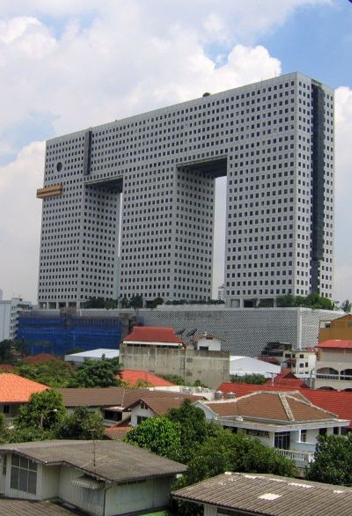 
Tòa nhà Elephant tại Bangkok, Thái Lan ý tưởng nguyên gốc là hình con voi nhưng có vẻ phần đầu lại giống một con vịt khổng lồ hơn
