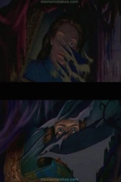 
Beauty and the Beast (1991) - Bức tranh chân dưng đã bị thay đổi, vết cào bị ngược từ phải sang trái sau hai cảnh phim khác nhau.
