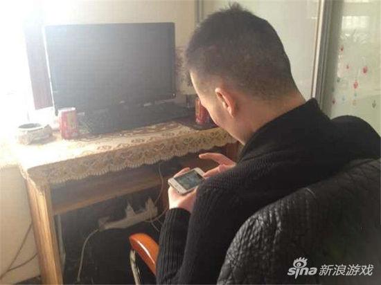 
Tiểu Thịnh nghiện chơi game mobile, đến độ lấy trộm 8 vạn nhân dân tệ tiền cưới của anh trai
