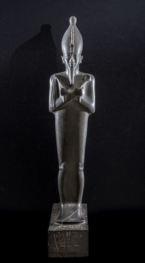 Một bức tượng của thần Osiris - vị thần cai quản thế giới bên kia có niên đại từ thế kỷ thứ 7 TCN.