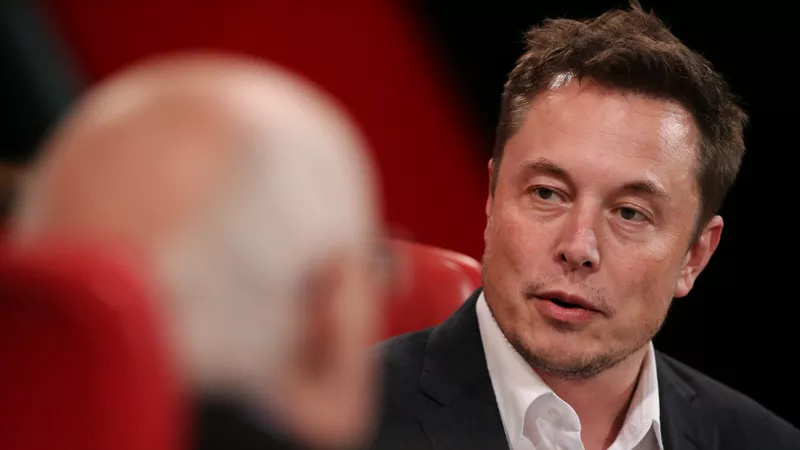  Tỷ phú Elon Musk đang tham gia thảo luận tại sự kiện Code Conference 2016 và live stream trực tiếp trên Facebook. 