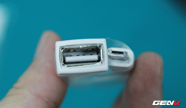  Cáp OTG dùng để chuyển đầu Micro USB đực sang USB cái. 