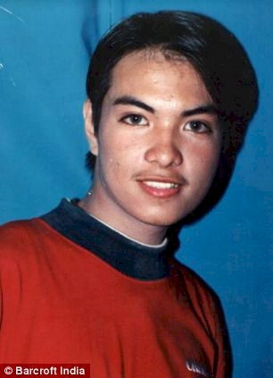 
Đây là hình ảnh về Herbert Chavez hồi còn là một thiếu niên và chưa hề trải qua bất kỳ một cuộc phẫu thuật thẩm mỹ nào.
