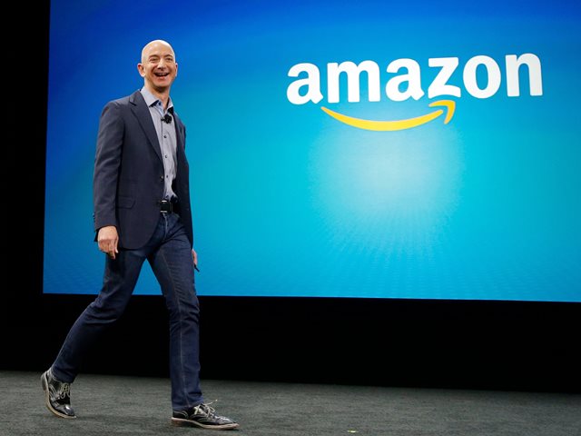Jeff Bezos, CEO, nhà sáng lập của Amazon.