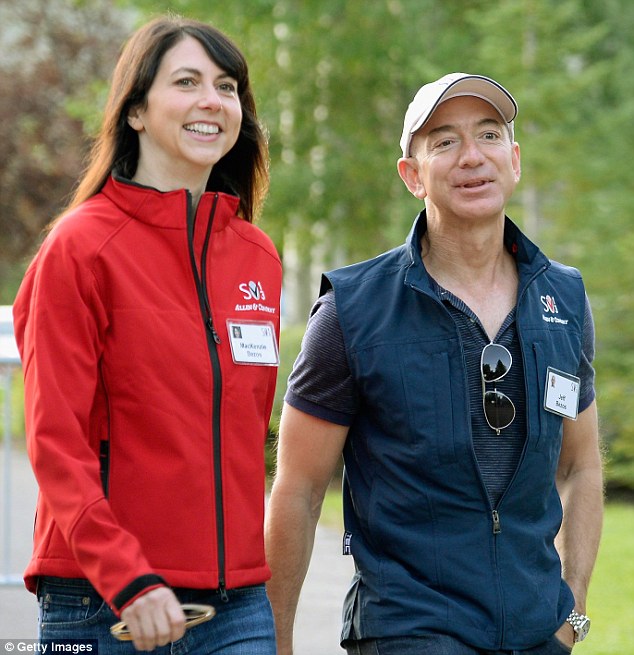  Jeff Bezos và vợ 
