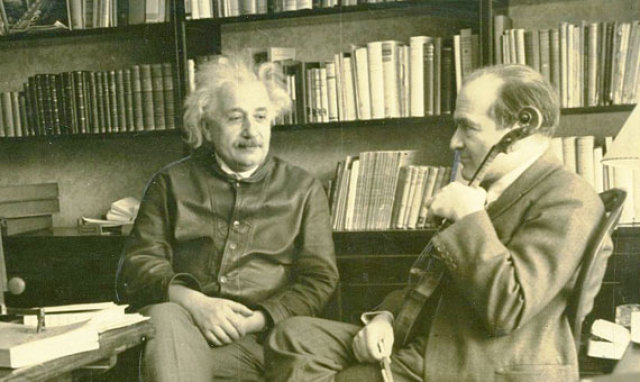  Einstein và Huberman, năm 1937 