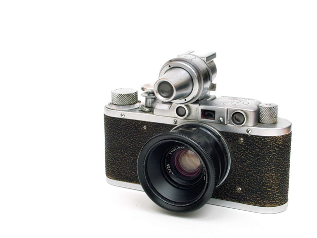 FED 1 model IV b - thiết kế giống hệt Leica II.