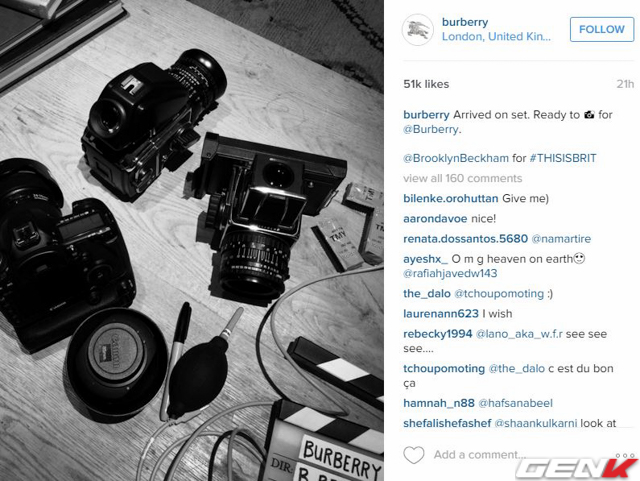  Bộ đồ nghề của Brooklyn khi chụp cho Burberry, trong đó có cả máy số lẫn máy chụp phim. 