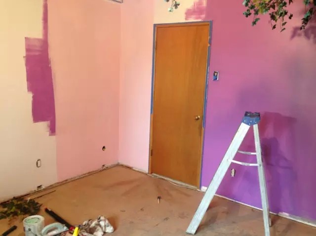 
Bắt đầu sơn cả căn phòng
