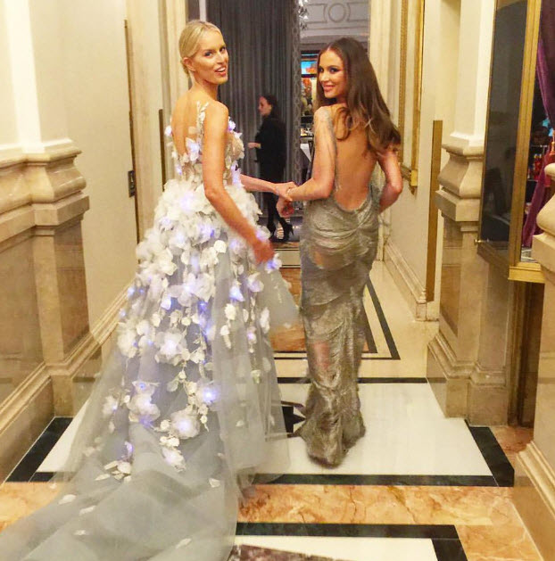  Chiếc váy phát sáng giúp Karolina Kurkova nổi bật hơn hẳn khi đứng cạnh bất cứ người đẹp nào 