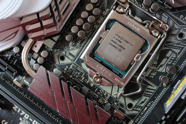  Vi xử lý cao cấp Intel Core i7 - 6700K, thuộc thế hệ chip Skylake mới nhất. 