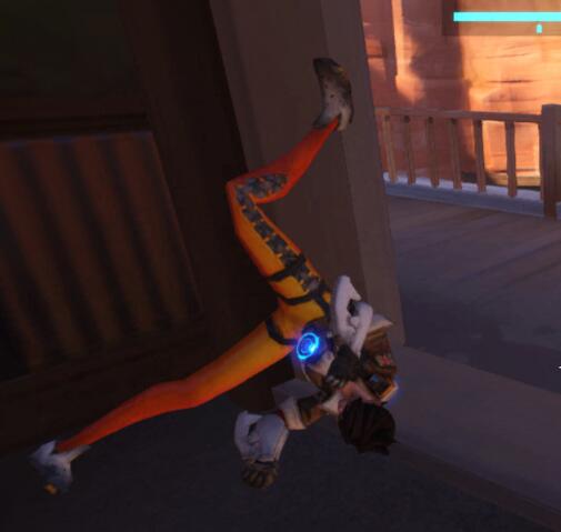 
Cứ cậy chân dài mà muốn làm gì thì làm
