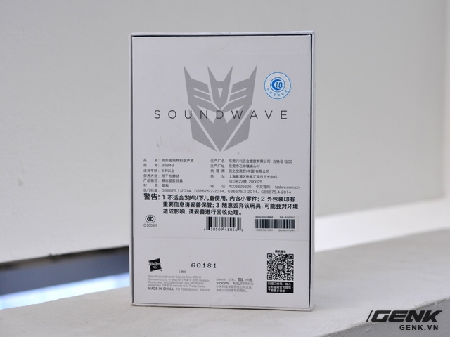  Robot SoundWave Transformers được khuyến cáo dành cho trẻ em trên 8 tuổi 