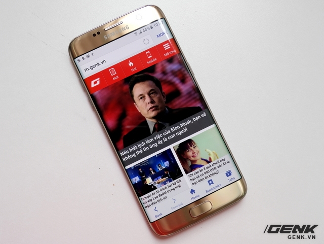  Màn hình Galaxy S7 edge lớn hơn Galaxy S7, kích thước 5,5 inch. 