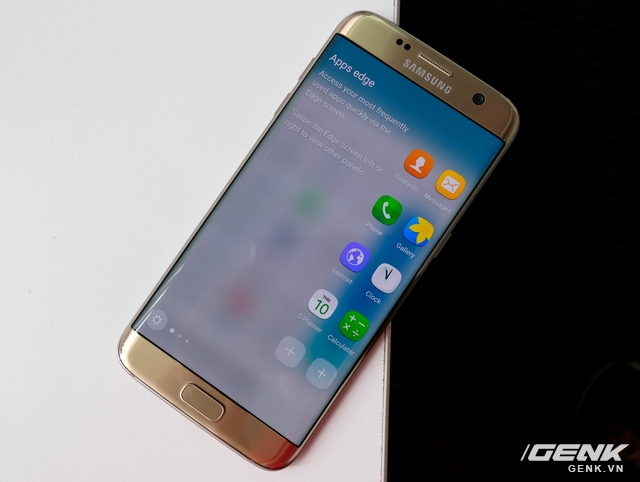  Thêm nhiều tính năng hữu ích trên cạnh màn hình cong của Galaxy S7 edge. 