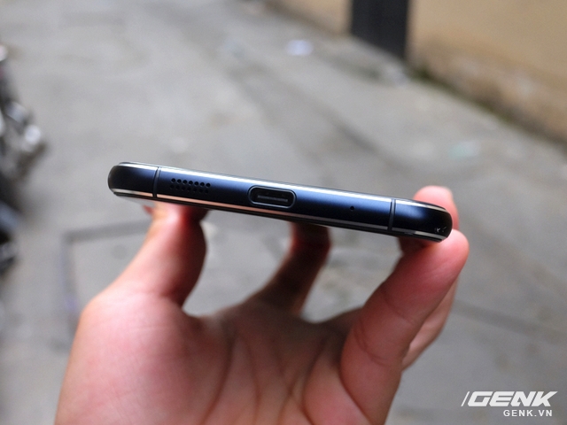 
ZenFone 3 là smartphone đầu tiên của ASUS trang bị cổng USB Type-C
