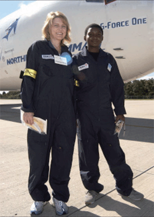 
Stella Felix (phải) đã được gọi là phi hành gia sau một chuyến bay parabol.
