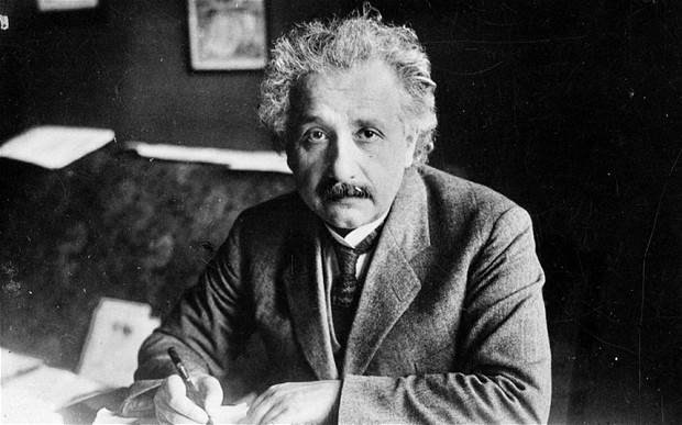  Albert Einstein sống tới năm 76 tuổi. 