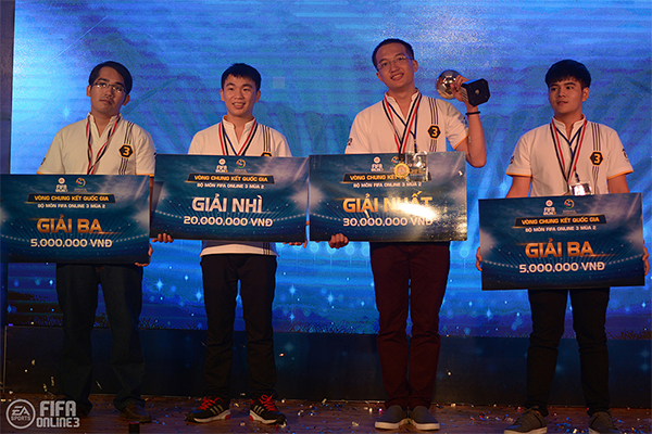 
Văn Tiến và Nhất Huy (ở giữa) sẽ là 2 đại diện cho tuyển Việt Nam.
