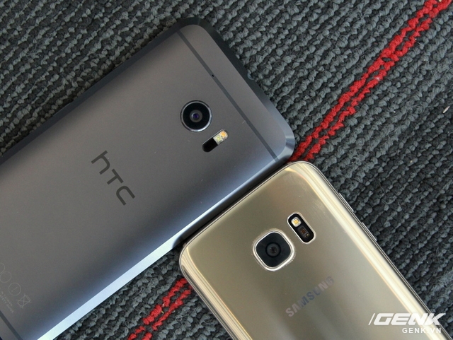  Mặt lưng của HTC 10 và Galaxy S7 đều được nhà sản xuất bo cong 