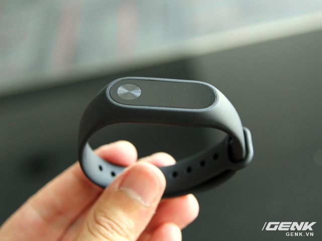  Màn hình Mi Band 2 được trang bị thêm tấm kính chống xước, chống bám vân tay 