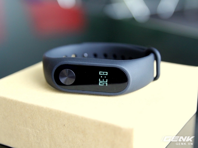  Mi Band 2 xách tay hiện được niêm yết với mức giá 690.000 đồng 