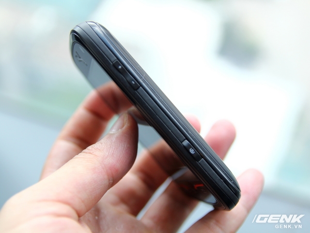 Puma Phone dày tới 13 mm, nghĩa là gần gấp đôi chiếc iPhone 6s siêu mỏng, nhẹ của Apple 