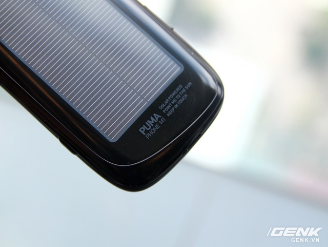  Puma Phone sử dụng giải pháp pin sạc năng lượng mặt trời nhằm đảm bảo năng lượng cho máy 