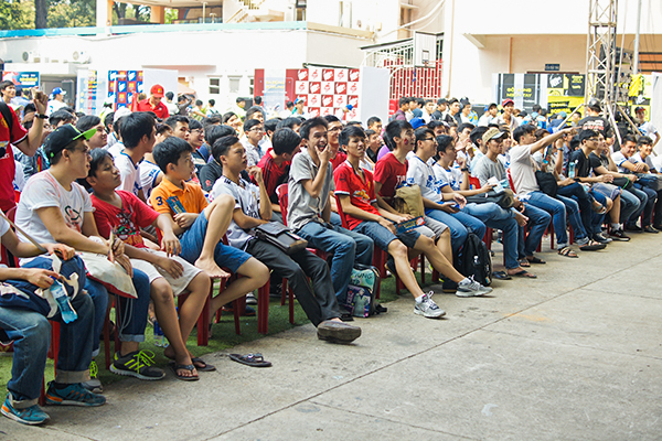 
Các bạn trẻ HCM đã có một ngày quẩy tưng cùng Football Fest 2016.
