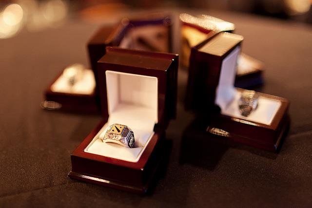 
Champions Rings, phần thưởng cho những nhà vô địch TI.
