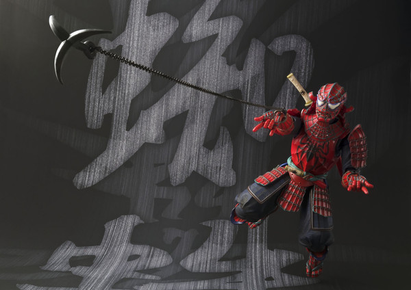 
Thay vì bắn tơ, chàng Samurai Spider-man này sẽ phóng “xích” cùng chiếc móc sắt
