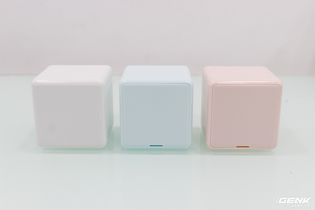  Mi Cube hiện có 3 lựa chọn màu: Trắng, Xanh và Hồng. 