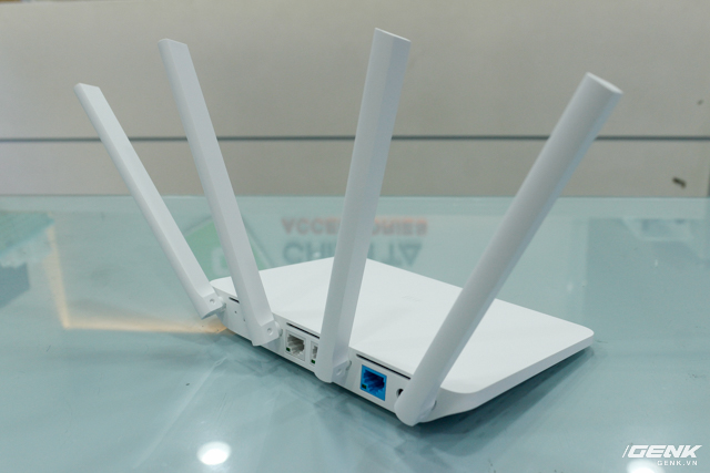 Bộ phát wifi từ mi-nhon đến khủng của Xiaomi Tren-tay-xiaomi-mi-wifi-router-3-4-rau-ho-tro-126-thiet-bi-ket-noi-cung-mot-luc