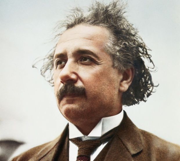  Albert Einstein, nhà khoa học vĩ đại của mọi thời đại 