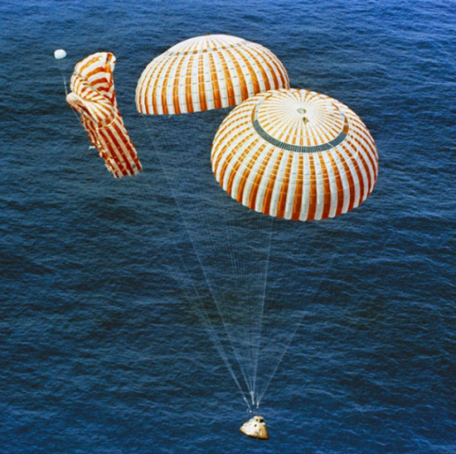  Lần bung dù hỏng một bên của Apollo 15 năm 1971. 