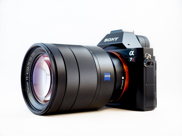  Sony A7R II cùng ống kính Vario-Tessar T* FE 24-70mm F4 ZA OSS. 