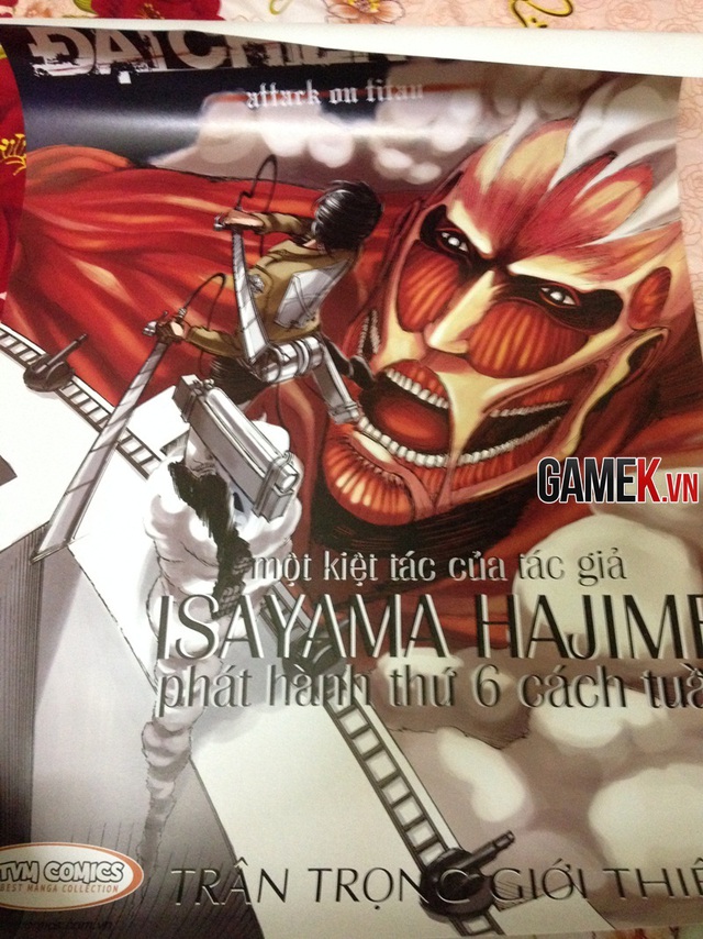 Poster Attack on Titan được tặng cho các fan