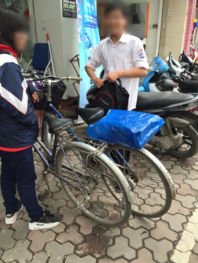 Game thủ Việt đi xe đạp mua tai nghe chơi game 2,5 triệu