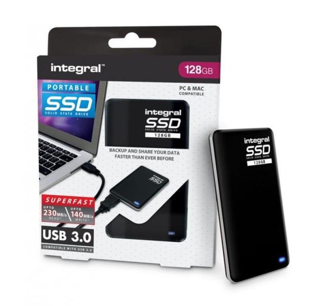  Một chiếc SSD cắm qua cổng USB 3.0 của hãng Integral ra mắt cách đây khá lâu. 