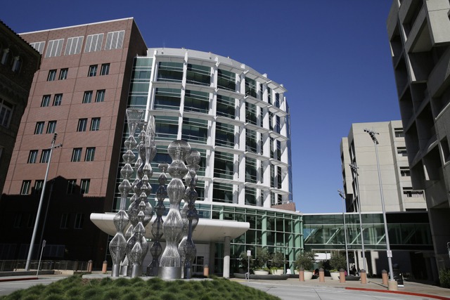  Bệnh viện Đa khoa San Francisco vừa nhận được khoản tiền hiến tặng 75 triệu USD từ cặp vợ chồng ông chủ Facebook. 
