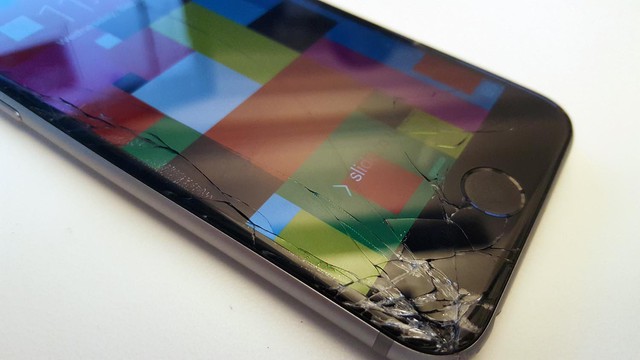  Chiếc iPhone 6 bị rơi vỡ màn hình 