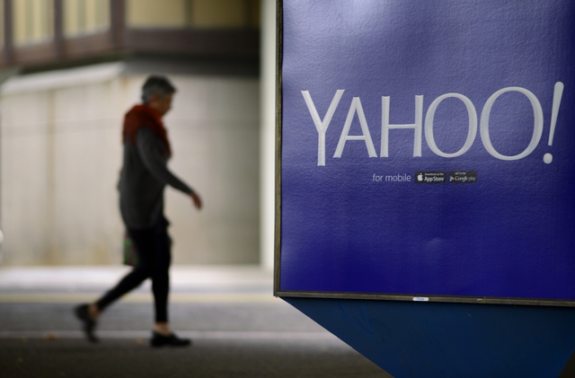  Yahoo gặp rất nhiều bất ổn từ chính bên trong nội bộ của mình, các xung đột giữa cổ đông và CEO. 