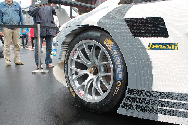 Porsche_911_RSR_Lego_10.
