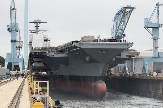 Khi bắt đầu hoạt động, nó sẽ là tàu chiến lớn nhất thế giới với chiều dài hơn 330 mét và nặng 100.000 tấn.