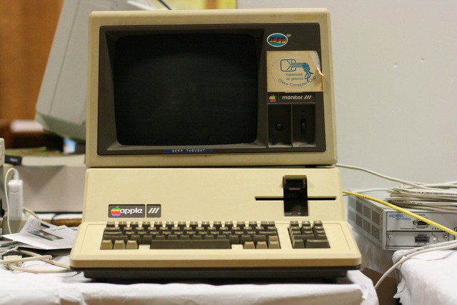 Sự ra đời của máy tính Apple III như một động thái đáp trả sự đi lên nhanh chóng của IBM và Microsoft cùng thời điểm.
